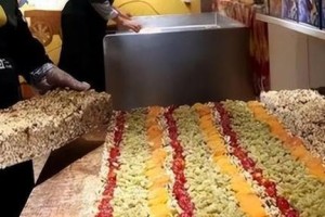 众生游美食小摊（以游戏为主的美食之旅，让你领略不一样的味觉和视觉盛宴）